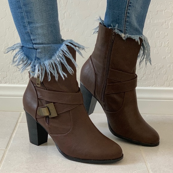 Boutique Shoes - NIB Brown Thick Heel Buckle Metal Detail Boots